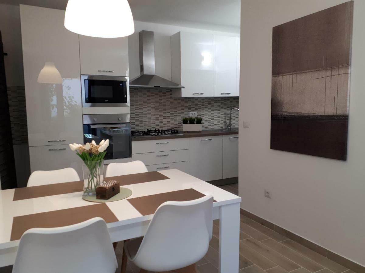 Villa Zoe Porec Bagian luar foto
